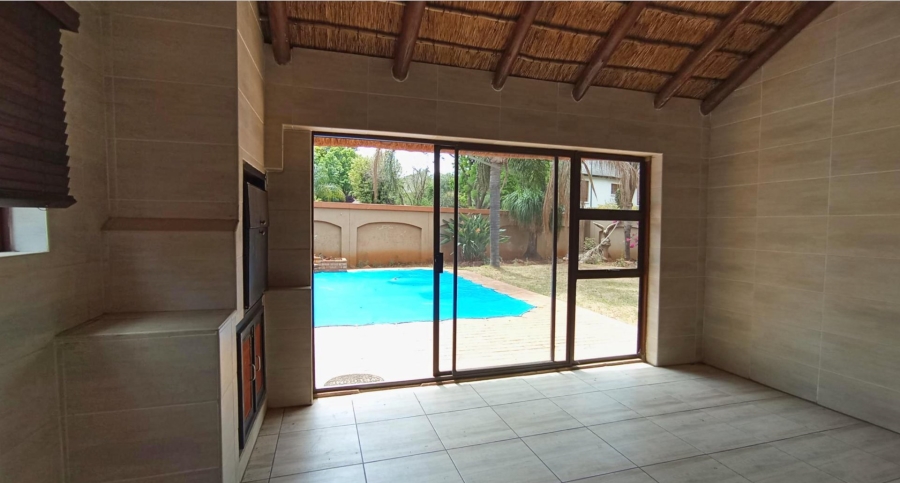 To Let 5 Bedroom Property for Rent in Melodie North West